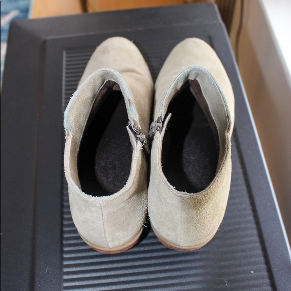 Diba True Suede Low Rise Booties. In color taupe. Lightly worn. Good condition. - Picture 6 of 6